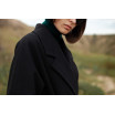Утепленное классическое черное пальто оверсайз