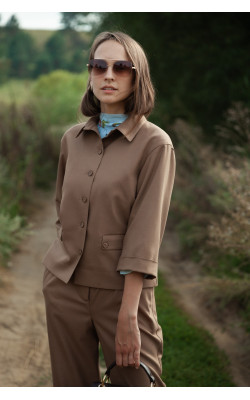 Классический жакет светло-коричневого цвета