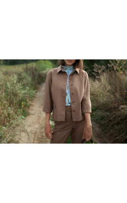 Классический жакет светло-коричневого цвета