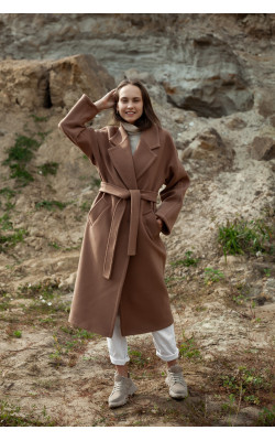 Базове двубортне пальто бежевого відтінку