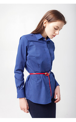 Женская рубашка синего цвета с принтом