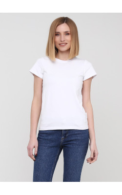 Свободная белая футболка с цельнокроенным рукавом