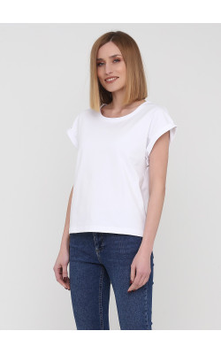 Свободная белая футболка с цельнокроенным рукавом