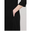 Чёрное платье средней длины с вырезом