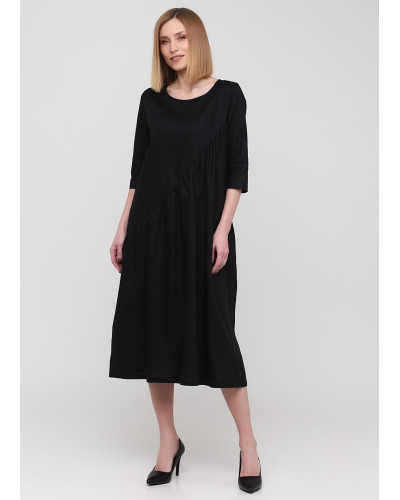 Оригинальное чёрное платье средней длины