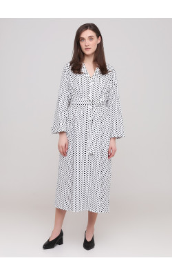 Белое платье в горохи на пуговицах с поясом