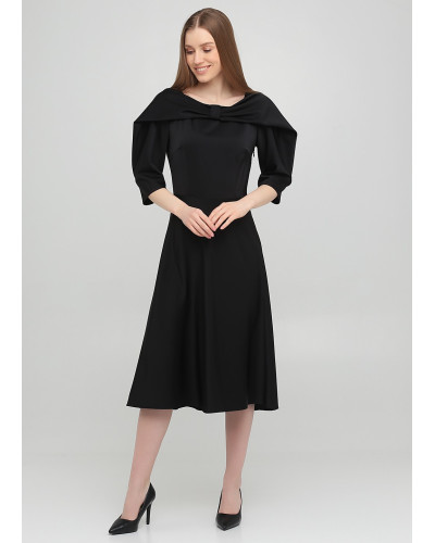 Черное атласное платье с рукавом-бантом